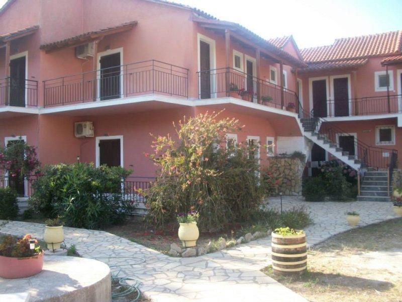 Villa Rossa Vassilis Studios Маратиас Екстериор снимка